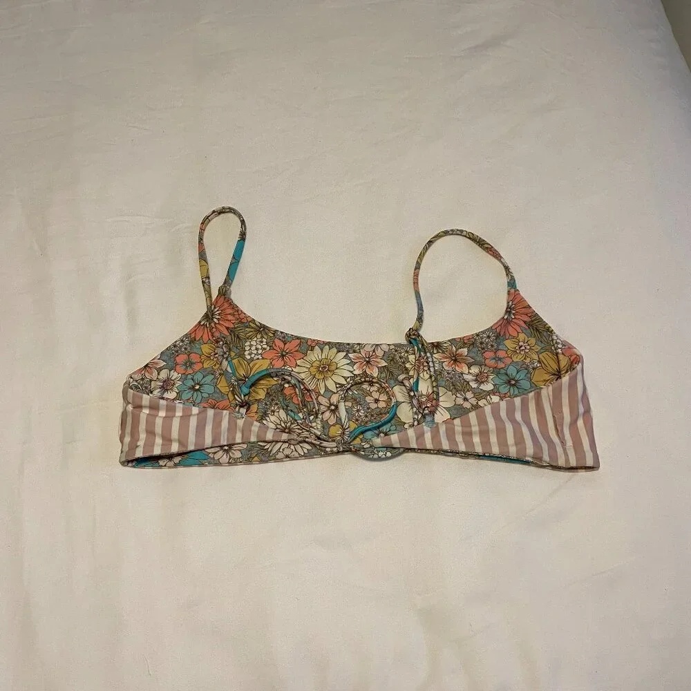 O'neill Juniors' Surfside Wildflower Printed Bikini Top - NWOT